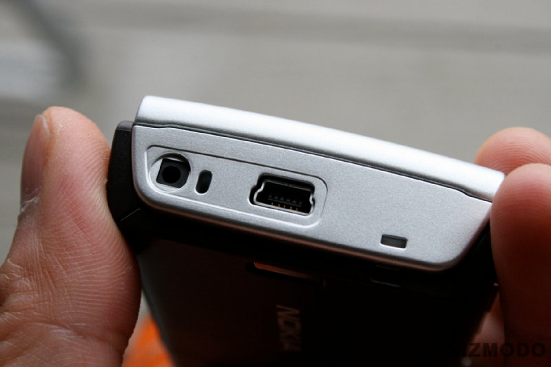 Illustration for article titled Gizmodo's Long-Ass Nokia N95 Review: Why it Rocks, Why it Sucks